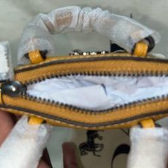 NWT Coach Mini Gallery Tote Bag Charm - Picture 6 of 7